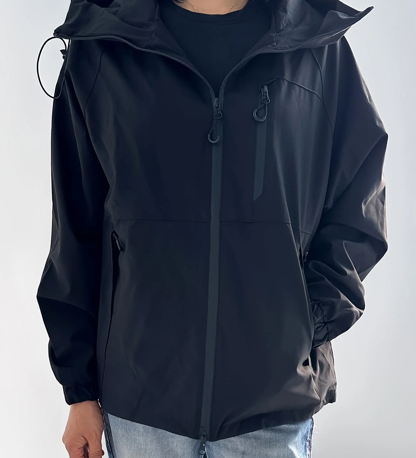 Dame softshell jakke med hætte og lynlås