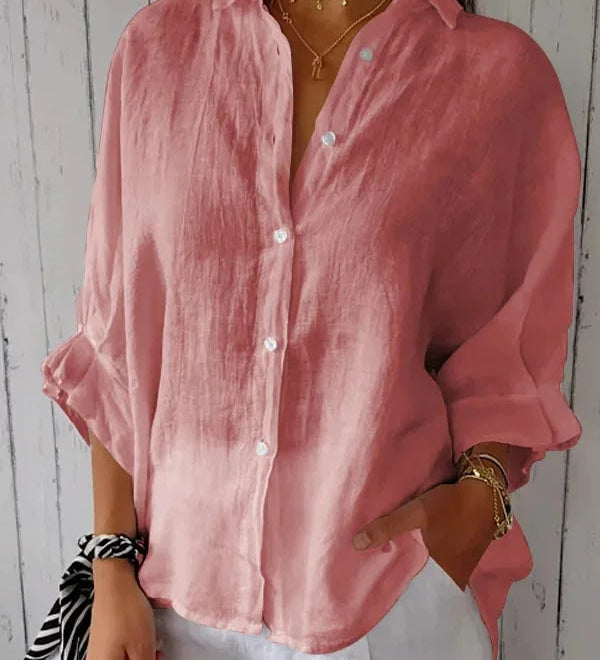 Løs Skjortebluse med Oprullede Ærmer – Let og Elegant Hverdagsstil