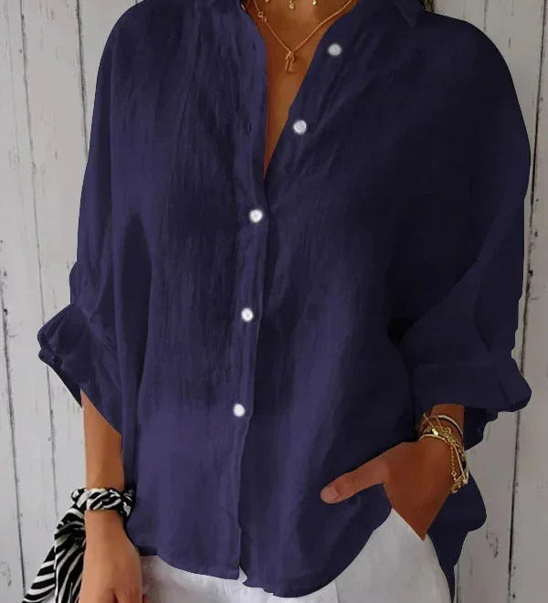 Løs Skjortebluse med Oprullede Ærmer – Let og Elegant Hverdagsstil