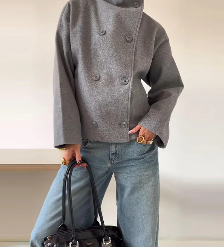 Oversized Frakke med Høj Krave og Moderne Minimalistisk Stil
