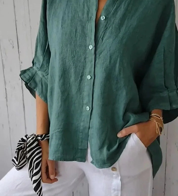 Løs Skjortebluse med Oprullede Ærmer – Let og Elegant Hverdagsstil