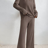 Blødt Loungewear Sæt med V-Hals og Vide Bukser – Afslappet Elegance