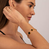Dobbelt Sort Hjerte Cuff Armbånd – Elegant med Moderne Edge