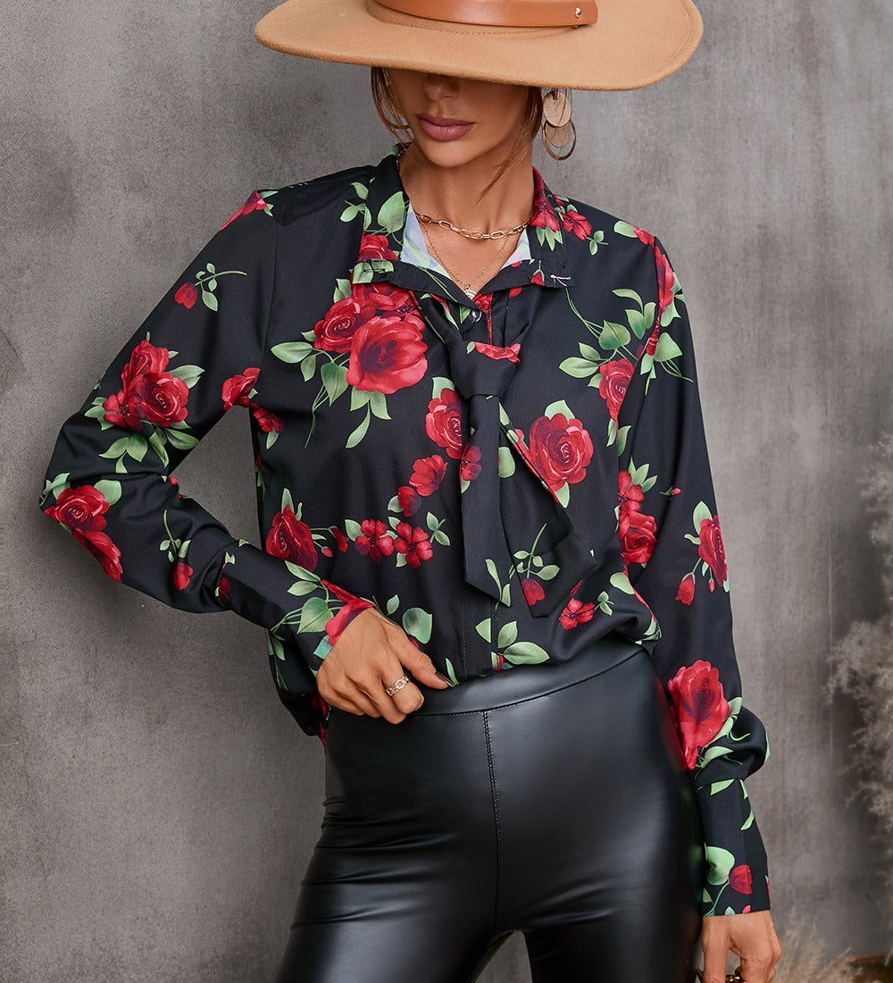 Dame Bluse med Sløjfedetalje og Blomsterprint – Romantisk og Stilfuld