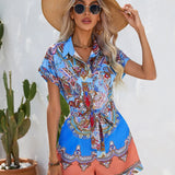Mønstret Boheme Playsuit med Bælte og Knapper