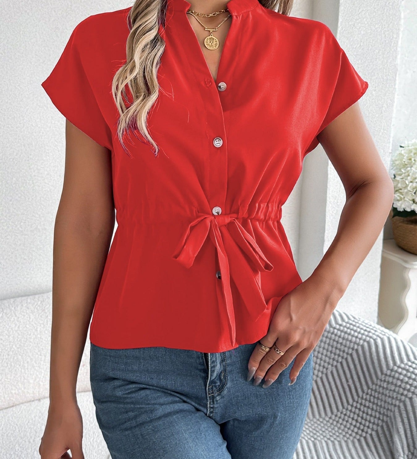 Dame Bluse med Taljebånd og Knapper – Elegant og Feminin