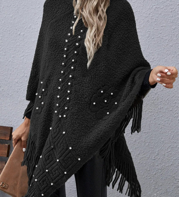 Strikket poncho med perler og frynser – elegant og varm dameponcho