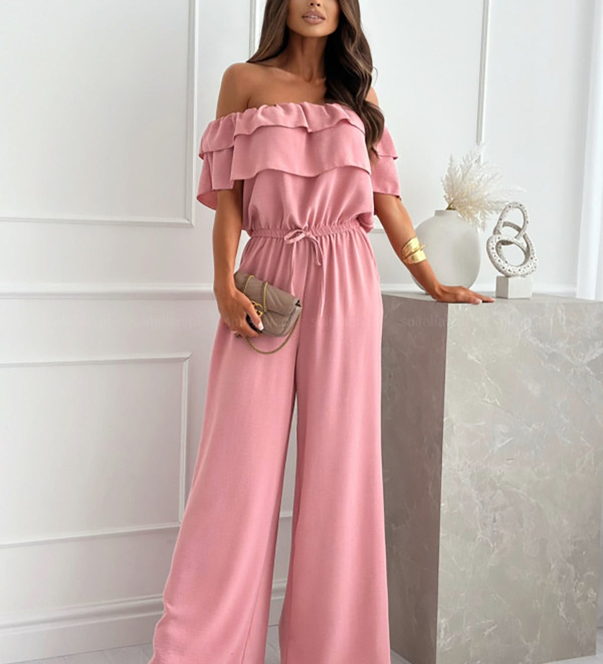 Off-Shoulder Jumpsuit med Flæser og Bindebånd – Lys-Kobenhavn