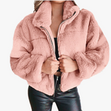 Kort faux fur jakke til kvinder – blød, varm og luksuriøs vinterstil