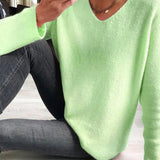 Let striktrøje med v-hals og blød afslappet pasform