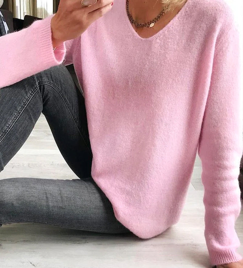 Let striktrøje med v-hals og blød afslappet pasform