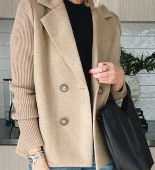 Stilfuld damejakke med dobbeltknap-lukning og elegant pasform