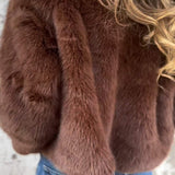 Kort Pelsjakke til Kvinder – Blød, Varm og Elegant Imiteret Pels