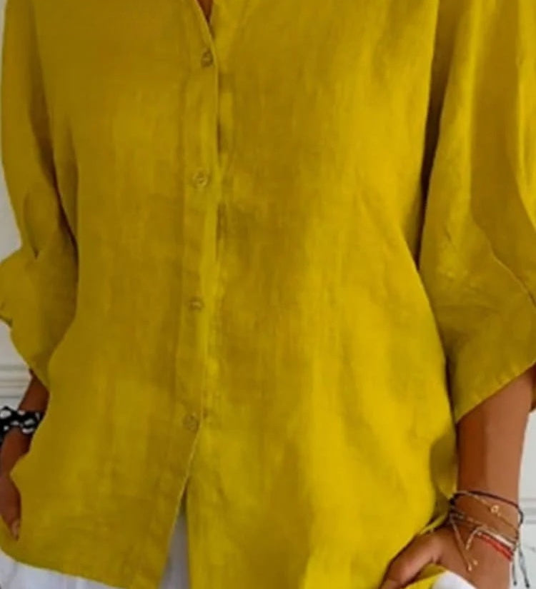 Løs Skjortebluse med Oprullede Ærmer – Let og Elegant Hverdagsstil