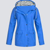 Vandtæt regnjakke med hætte til damer – stilfuld beskyttelse i al slags vejr