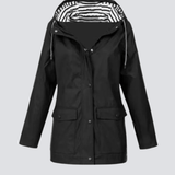 Vandtæt regnjakke med hætte til damer – stilfuld beskyttelse i al slags vejr