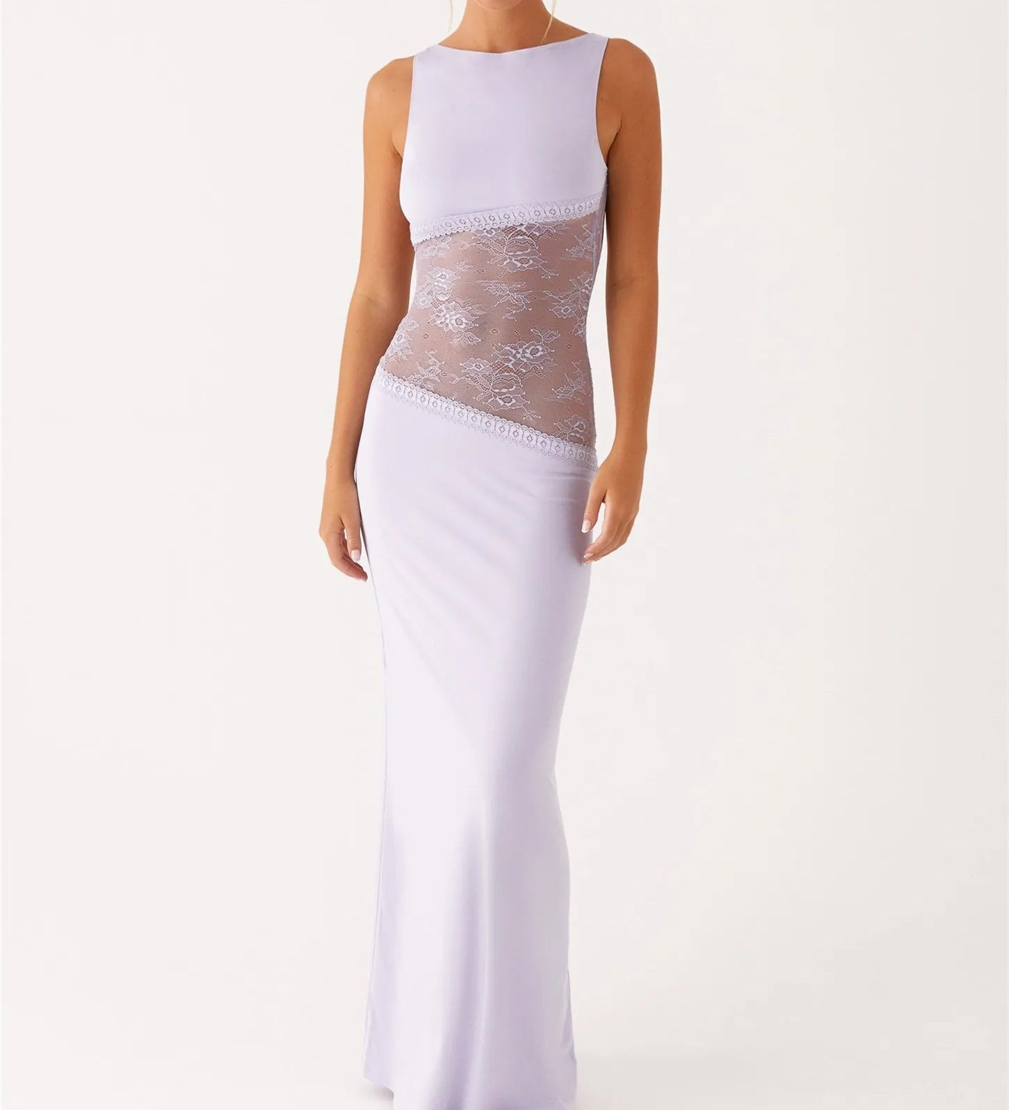 Lang kjole med blonder – Elegant og sofistikeret silhuet