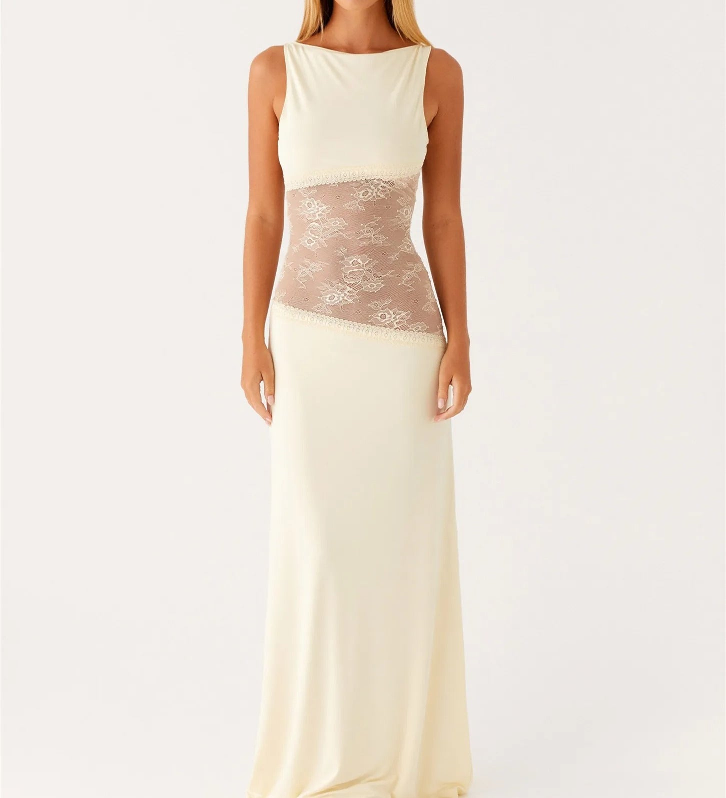 Lang kjole med blonder – Elegant og sofistikeret silhuet