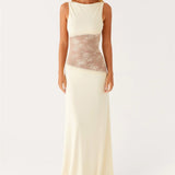 Lang kjole med blonder – Elegant og sofistikeret silhuet