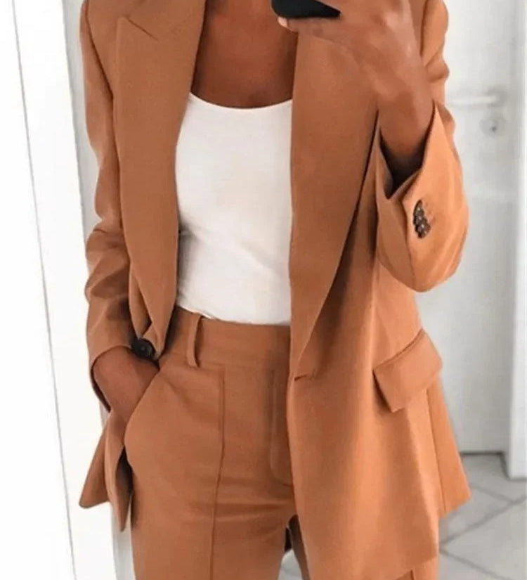 Elegant Jakkesæt med Blazer og Bukser – Perfekt Pasform til Hverdag og Job