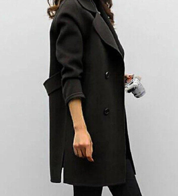 Elegant lang damefrakke i klassisk design – stilfuld overgangsjakke til hverdag og fest