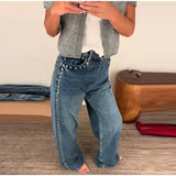 Wide-leg jeans med nitter og høj talje – edgy og moderne denimlook