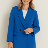 Kvindelig blazer i kongeblå – dobbeltknappet og iøjnefaldende stil
