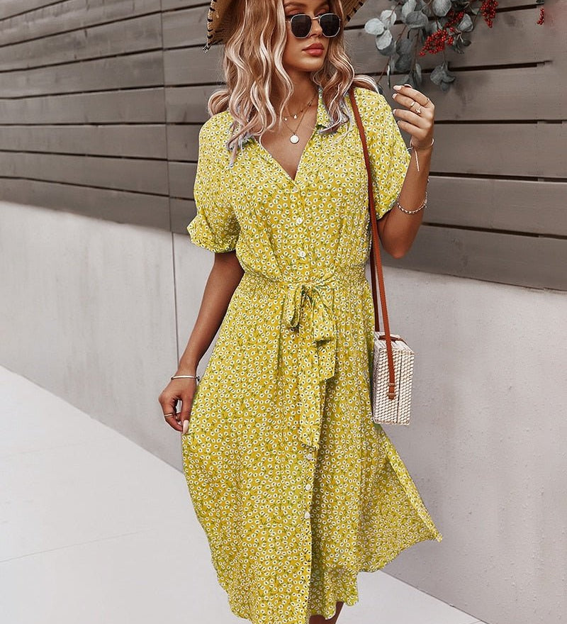 Sommerkjole med bindebånd – Casual midi-kjole med blomster og knapper