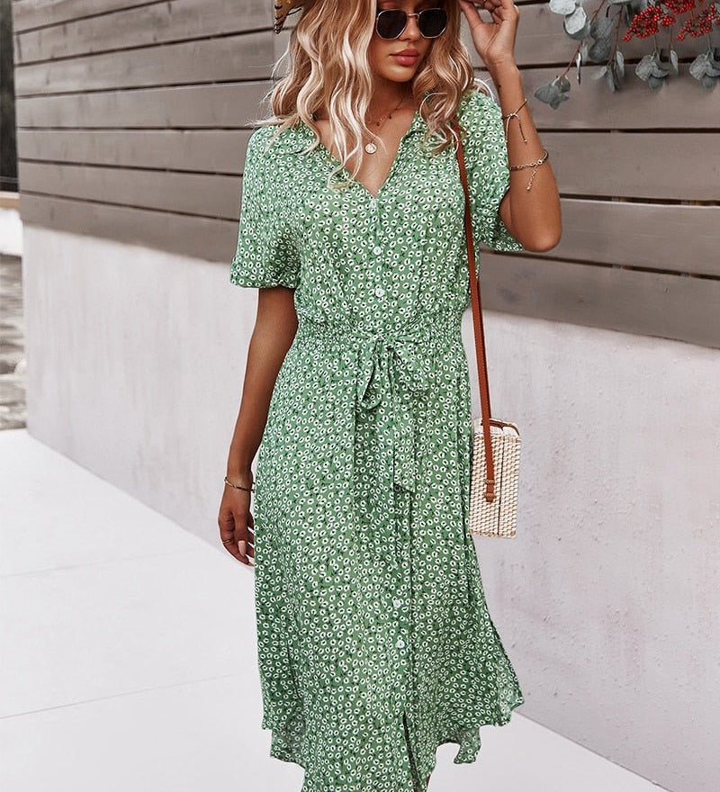 Sommerkjole med bindebånd – Casual midi-kjole med blomster og knapper
