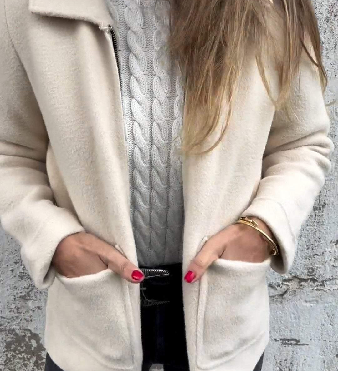 Lang Strikjakke med Åben Front