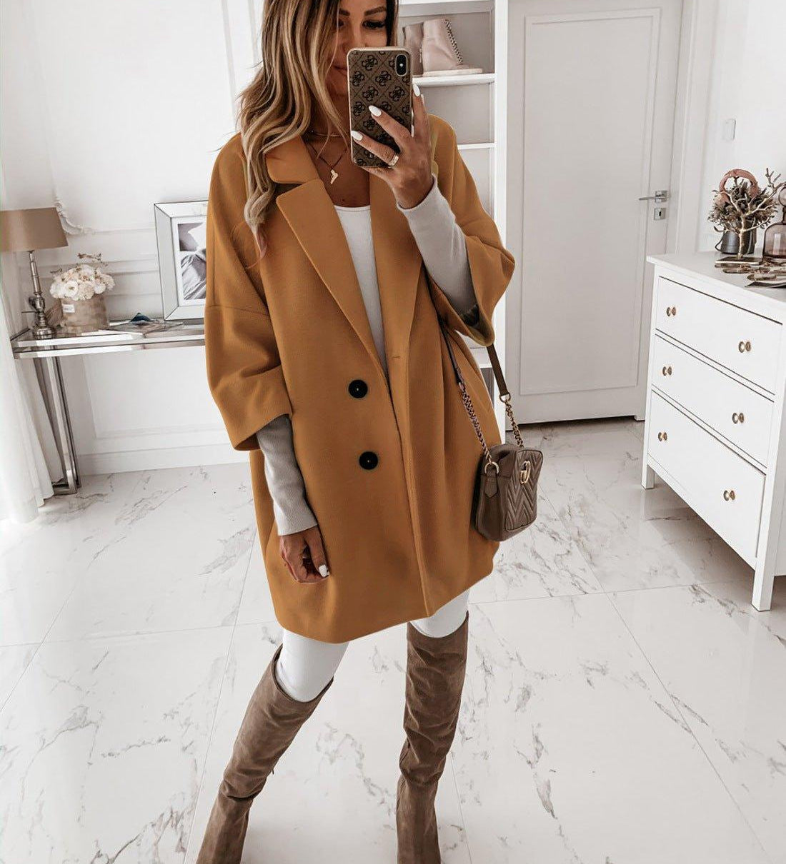 Let elegant damefrakke – stilfuld overgangsjakke i klassisk design