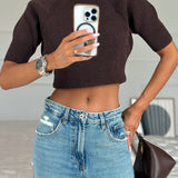 Kort striktop med halværmer og minimalistisk design