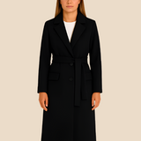 Lang elegant damefrakke i uldlook med bælte og dobbeltradet design