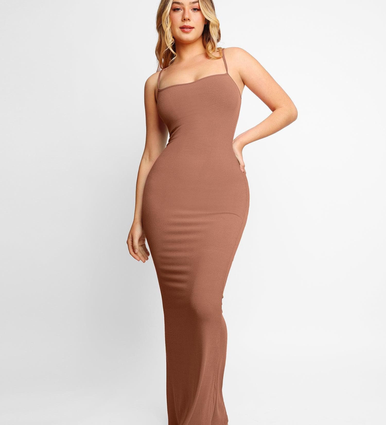 Elegant maxikjole med stropper – Flatterende kropsnær pasform