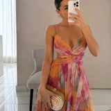 Farverig Halterneck Maxikjole med Flydende Chiffon