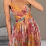 Farverig Halterneck Maxikjole med Flydende Chiffon