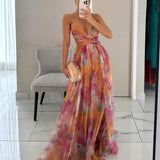 Farverig Halterneck Maxikjole med Flydende Chiffon