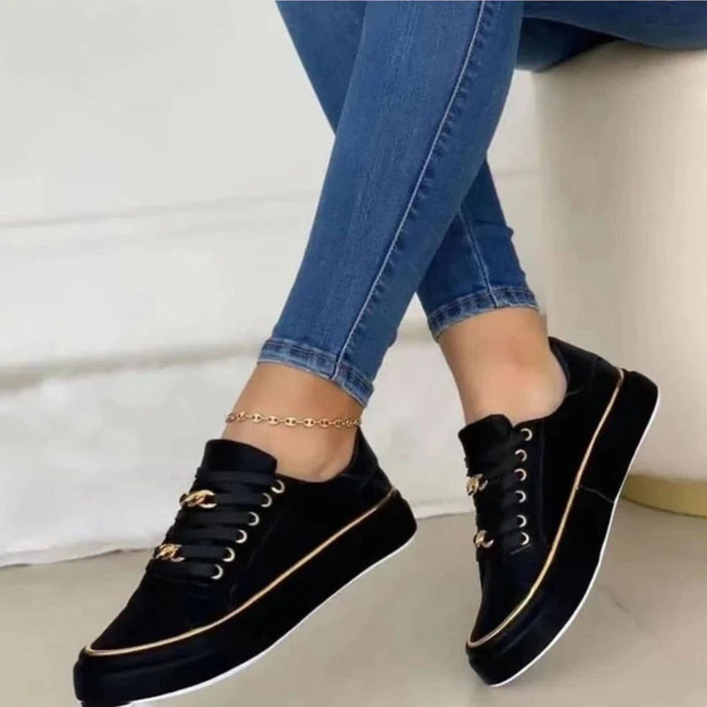 Hvide sneakers til kvinder med gulddetaljer og platform