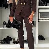 Elegant Jakkesæt med Blazer og Bukser – Feminint og Moderne Look