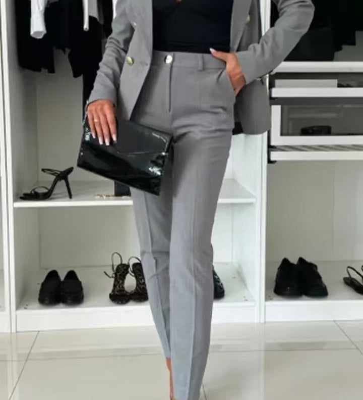 Elegant Jakkesæt med Blazer og Bukser – Feminint og Moderne Look