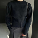 Striktrøje med asymmetrisk lukning og moderne pasform