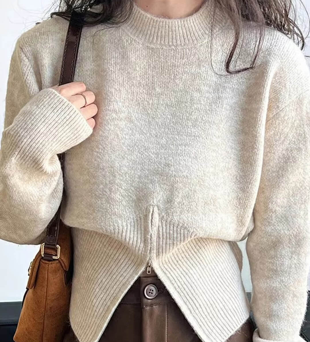 Striktrøje med asymmetrisk lukning og moderne pasform