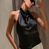 Halterneck top i satinlook med elegant fald