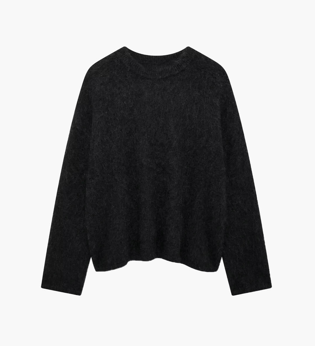 Blød striktrøje med løs pasform og tidløst design