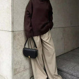 Oversized striktrøje med høj hals og afslappet pasform