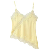 Satintop med spaghettistropper og blondedetaljer