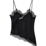 Satintop med spaghettistropper og blondedetaljer