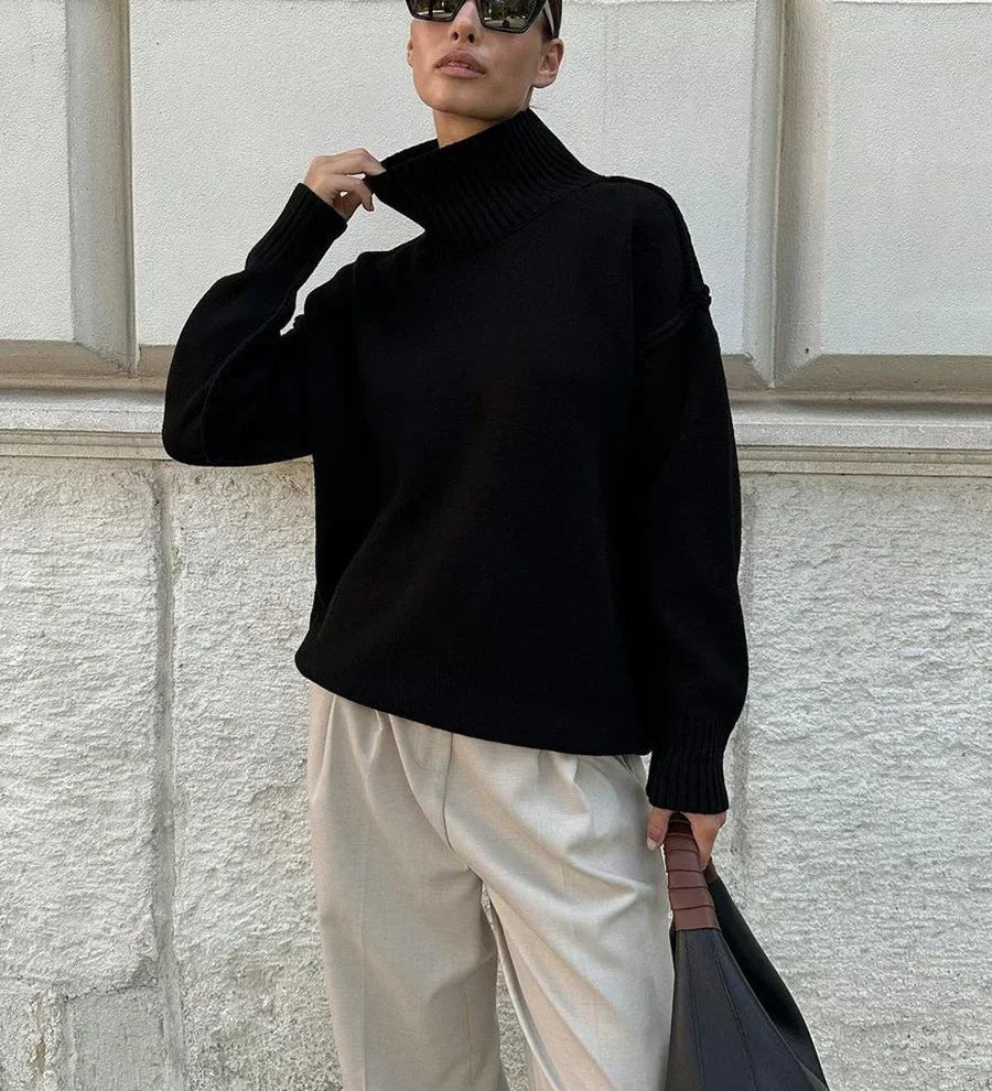 Oversized striktrøje med høj hals og blød komfort