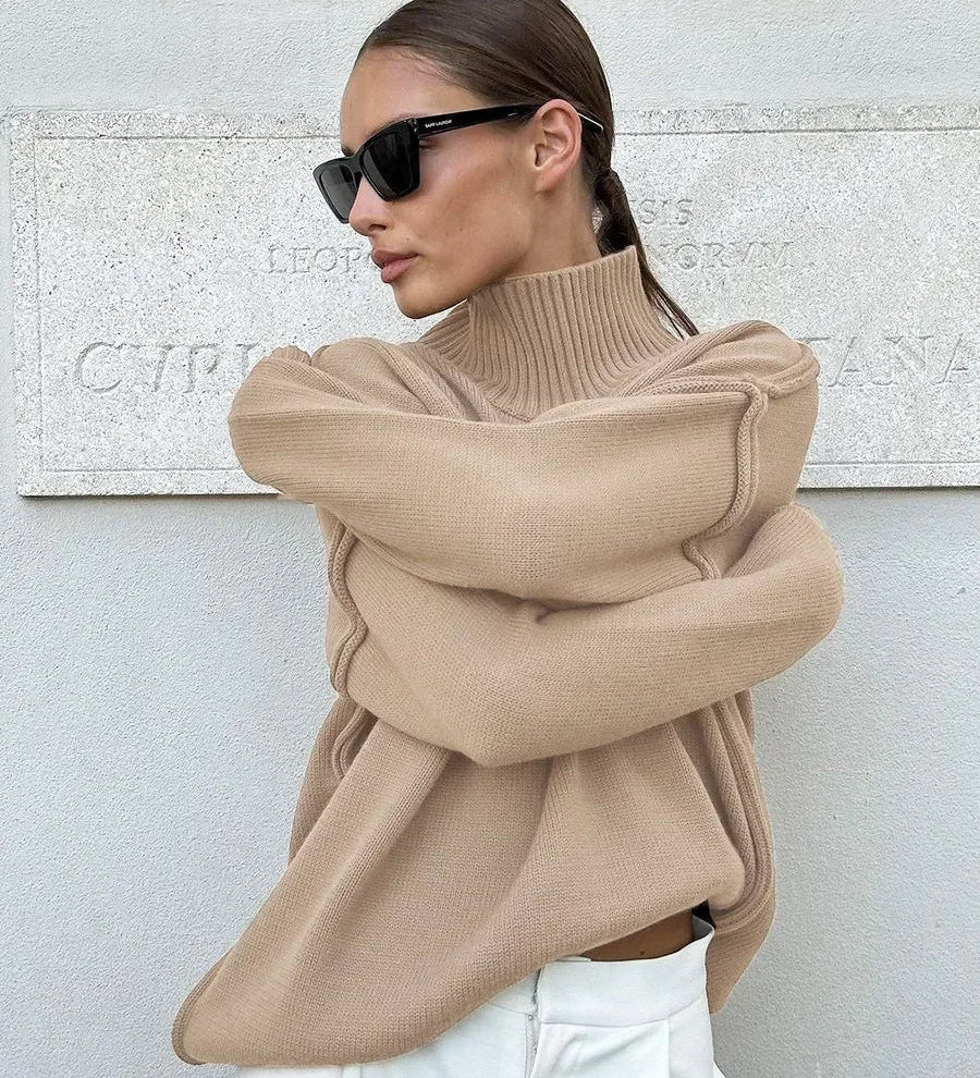 Oversized striktrøje med høj hals og blød komfort