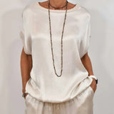 Elegant satin sæt med bluse og brede bukser – luksuriøst og behageligt